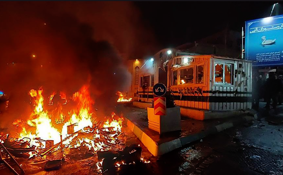 KRVOPROLIĆE U IRANU: Policija i vojska pucaju na ljude, više desetina mrtvih, nema mesta u bolnicama!