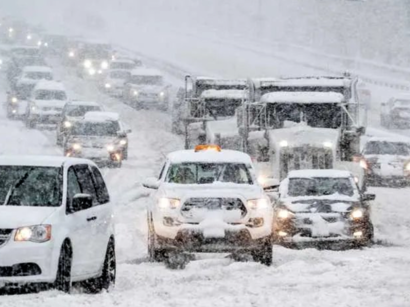 STIŽE SMRTONOSNA OLUJA: Proglašeno vanredno stanje u 16 američkih država, milioni u opasnosti, građani opustošili prodavnice!