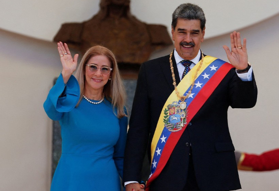 KO JE SILIJA FLORES, MADUROVA ŽENA? Branila Uga Čaveza kao advokat, bila prva predsednica parlamenta, zovu je „borilačka snaga socijalizma“ (VIDEO)