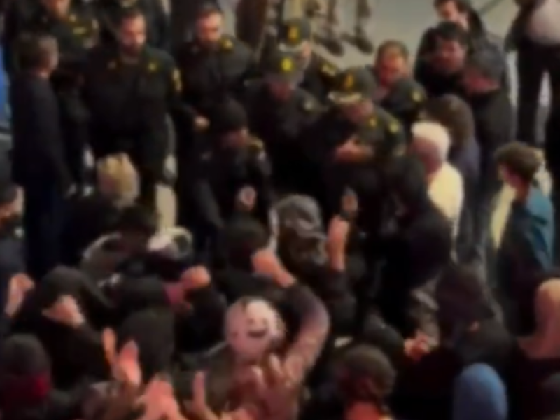 KRVAVI PROTESTI U IRANU: Nekoliko osoba ubijeno u sukobima policije i demonstranata! (VIDEO)