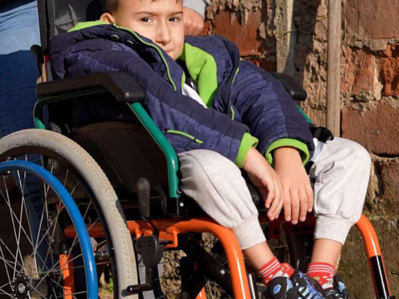 PRIČA ZA BADNJI DAN: Mali Filip (6) od rođenja vodi bitku za život, pomozimo mu da nađe sobu koja ne prokišnjava! (VIDEO)