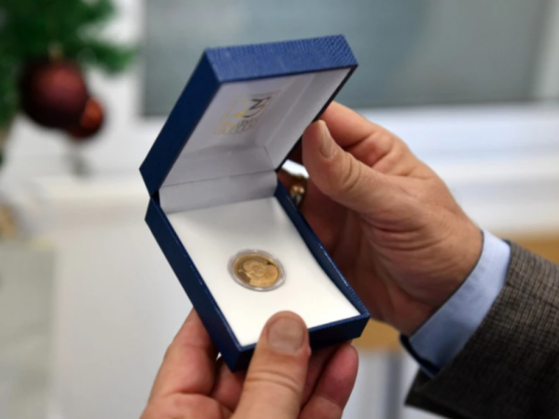 MAKSIM JE PRVA BEBA ROĐENA U ČAČKU NA BOŽIĆ: Dečak od grada dobio dukat na poklon!