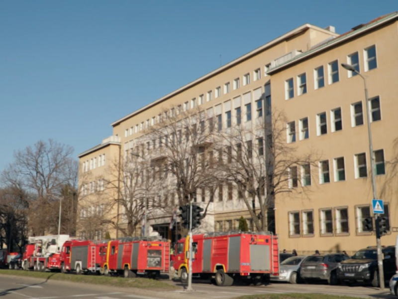 SPISI SPASENI: Izgoreo kabinet tužioca za organizovani kriminal koji vodi predmet „Nadstrešnica“! (FOTO)