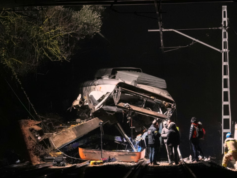 JOŠ JEDNA ŽELEZNIČKA NESREĆA U ŠPANIJI: Voz iskočio iz šina, povređeno 37 ljudi! (VIDEO)