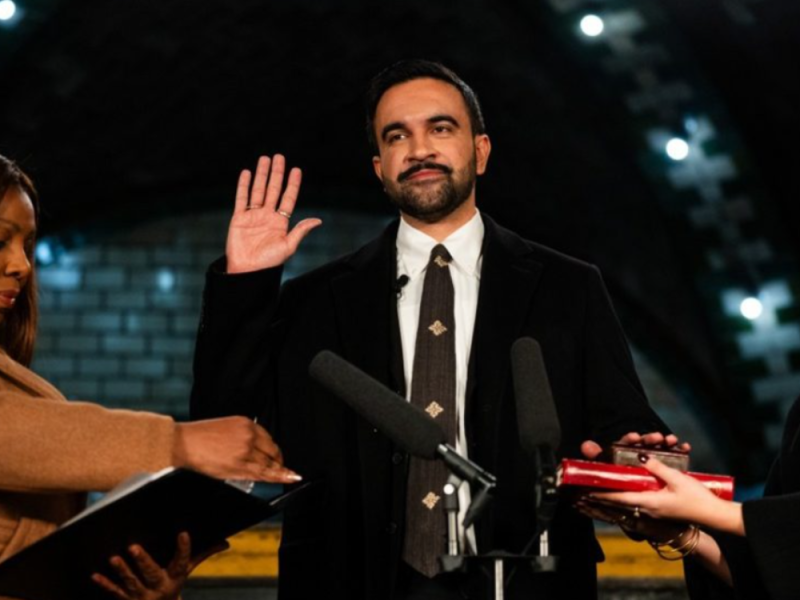 „OVO JE ČAST I PRIVILEGIJA ZA CEO ŽIVOT“: Mamdani položio zakletvu i zvanično postao gradonačelnik Njujorka! (VIDEO)