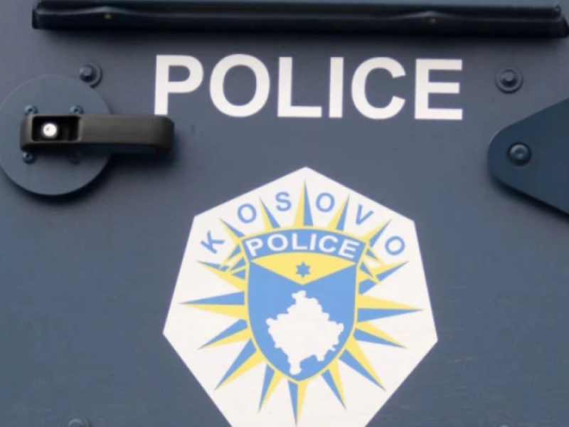 PUCNJAVA U KAFIĆU U DEČANIMA: Dvojica Srba teško ranjena, napadač uhapšen!