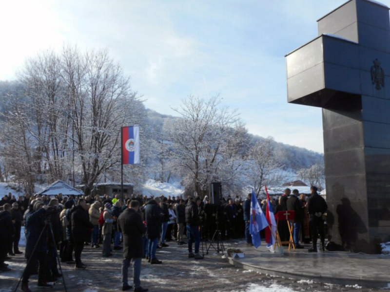 ZLOČIN BEZ KAZNE: Obeležene 33 godine od brutalnog Božićnog masakra nad Srbima u Kravicama!