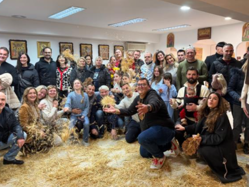 ČUVAJU TRADICIJU DALEKO OD DOMOVINE: Srbi u Valensiji proslavili Badnje veče uz veliki broj dece! (VIDEO)