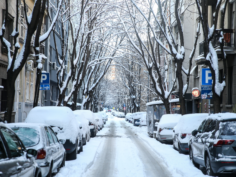 „SVAKA LOPATA ZNAČI!“: Studenti u blokadi preuzeli inicijativu i pozvali Beograđane da zajedno očiste sneg!