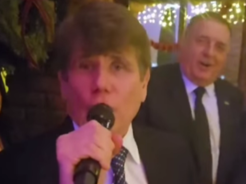 NIJE ZABORAVIO SVOJE KORENE: Rod Blagojević zapevao „Tamo daleko“ povodom Dana Republike Srpske! (VIDEO)