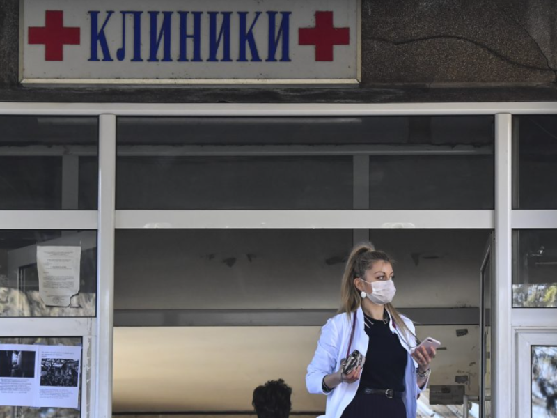 LEKARI NISU USPELI DA GA SPASU: Preminulo dvogodišnje dete ranjeno tokom novogodišnje noći u Skoplju!