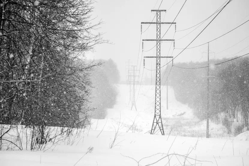 KOLAPS U LUČANIMA: 4.000 domaćinstava ostalo bez struje, proglašena vanredna situacija!