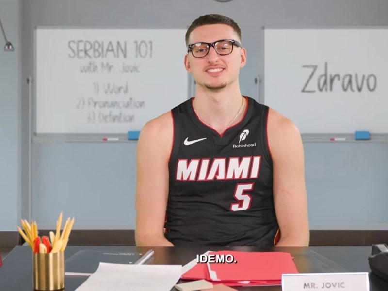 URNEBESNA LEKCIJA PROFESORA NIKOLE: Pogledajte kako je Jović učio saigrači iz Majamija srpski! (VIDEO)