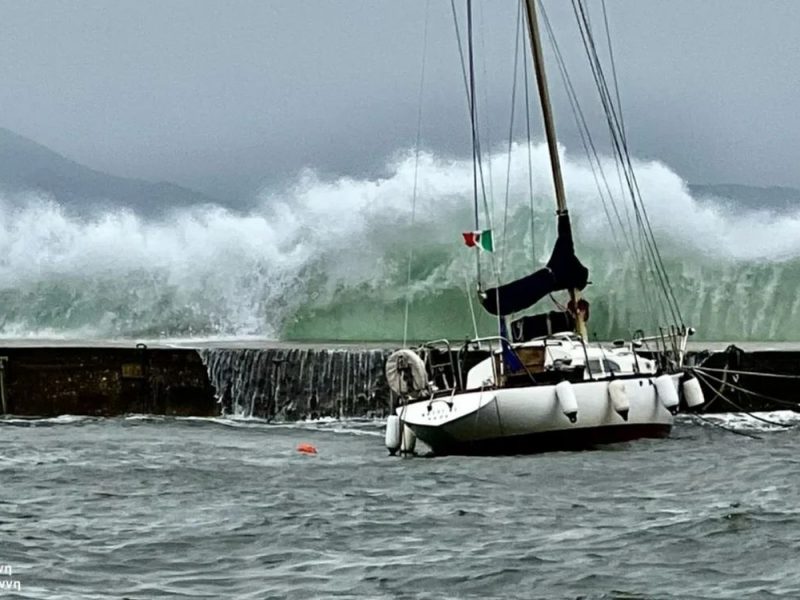 VETAR NOSIO KROVOVE KUĆA: Tornado pogodio omiljeno srpsko ostrvo u Grčkoj, nevreme izazvalo nestanak struje! (VIDEO)