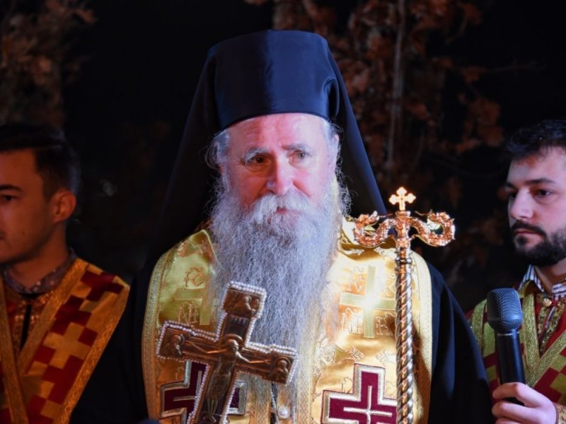 „U KLJUČNIM MOMENTIMA JE BIO UZ NAS“: Studenti se izvinili mitropolitu Joanikiju zbog događaja na protestu!