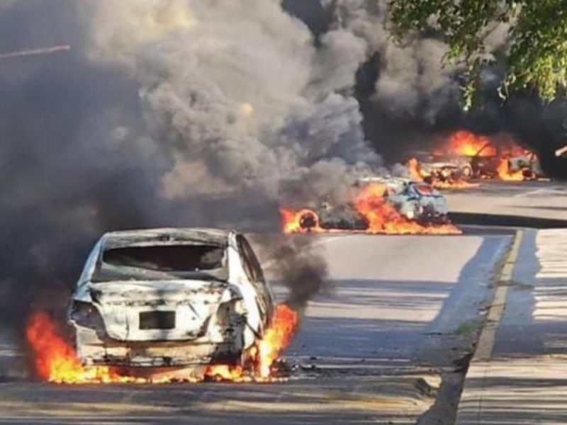 RAT NA ULICAMA MEKSIKA: Ubistvo narko bosa izazvalao talas nasilja, guverner pozvao ljude da ne izlaze iz kuća! (VIDEO)