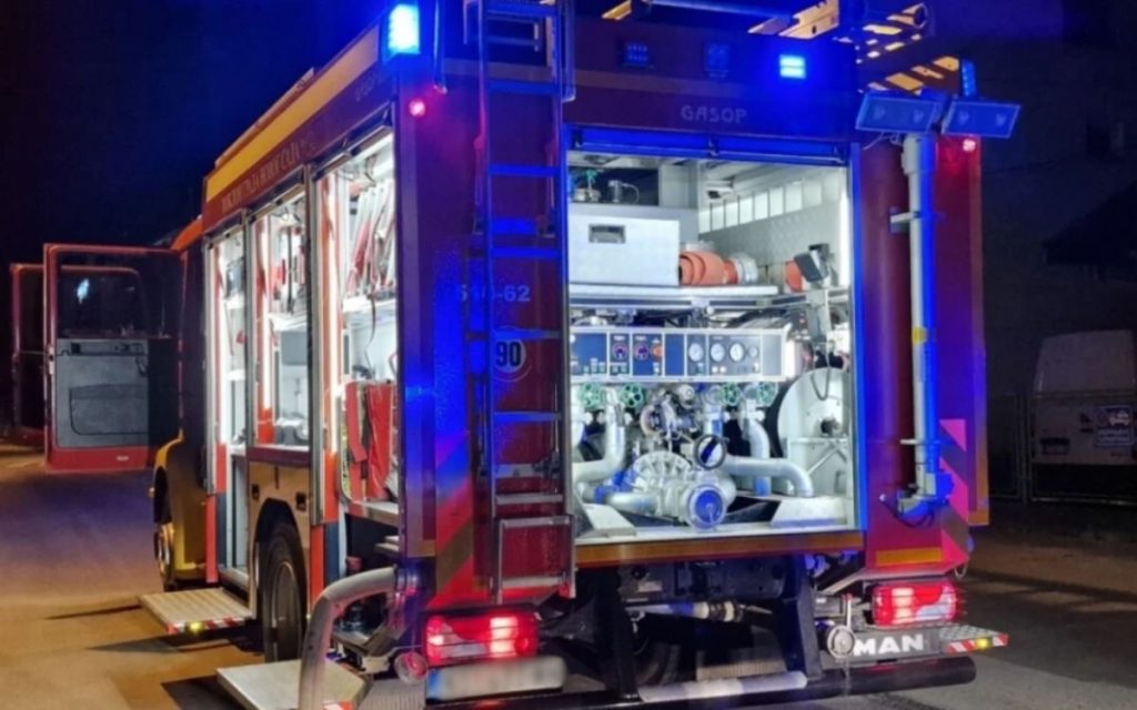 ZAPALJEN KIOSK BRZE HRANE NA VOŽDOVCU: Žena heroj hitro reagovala, ugasila požar i sprečila tragediju!