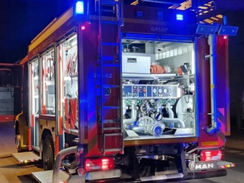 ZAPALJEN KIOSK BRZE HRANE NA VOŽDOVCU: Žena heroj hitro reagovala, ugasila požar i sprečila tragediju!