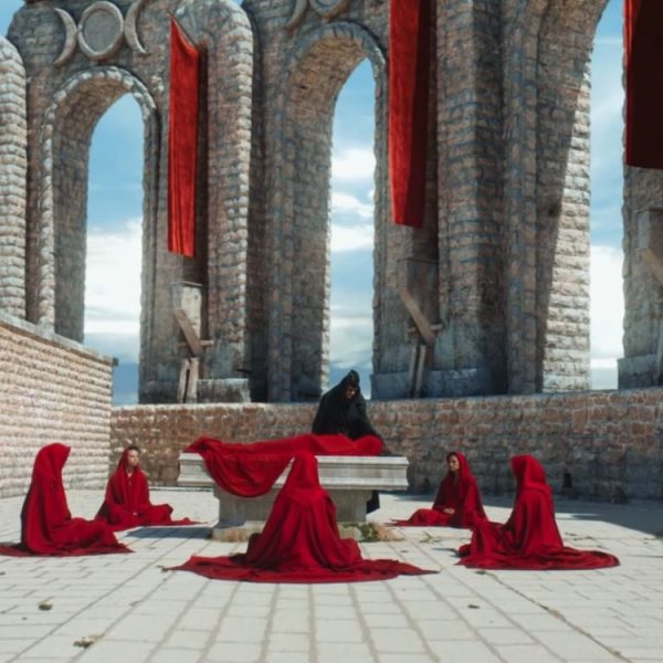 SRBIN I HRVAT REŽIRALI NOVI HOLIVUDSKI HIT: U „Gospodaru oluje“ glume zvezde „Igre prestola“ i “Vikinga”, a igraće u rekordnom broju bioskopa u SAD! (VIDEO)