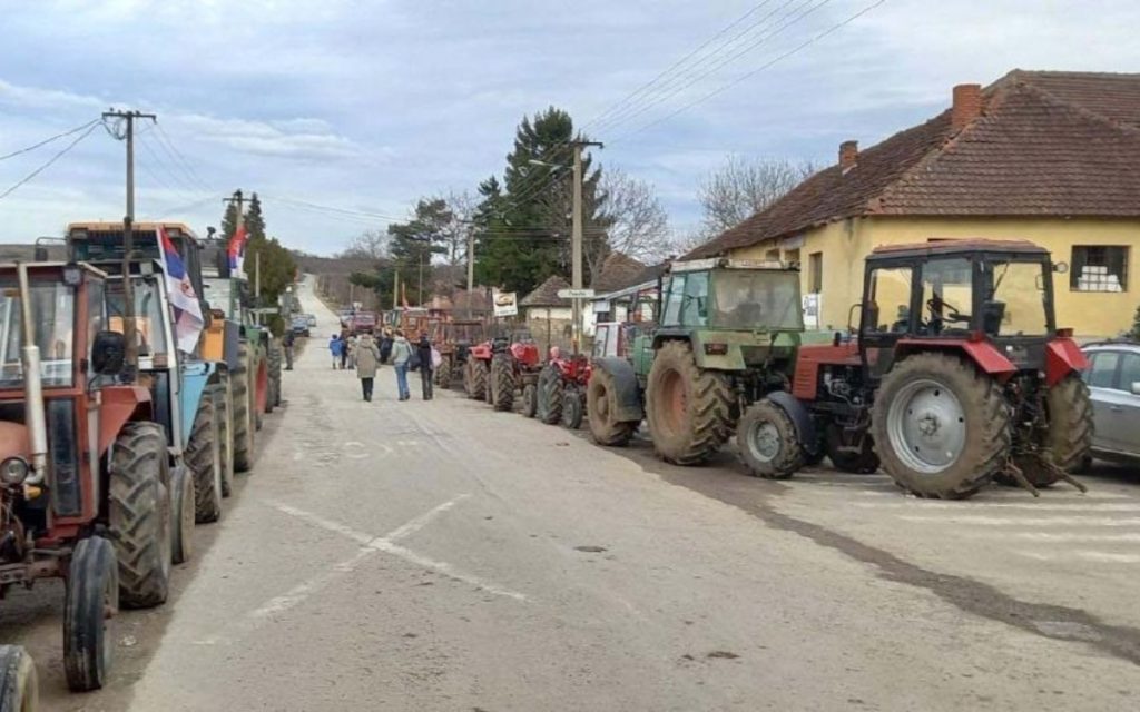 PODRŽALI IH STUDENTI I VETERANI: Poljoprivrednici radikalizuju protest, danas blokada više od 50 puteva! (VIDEO)