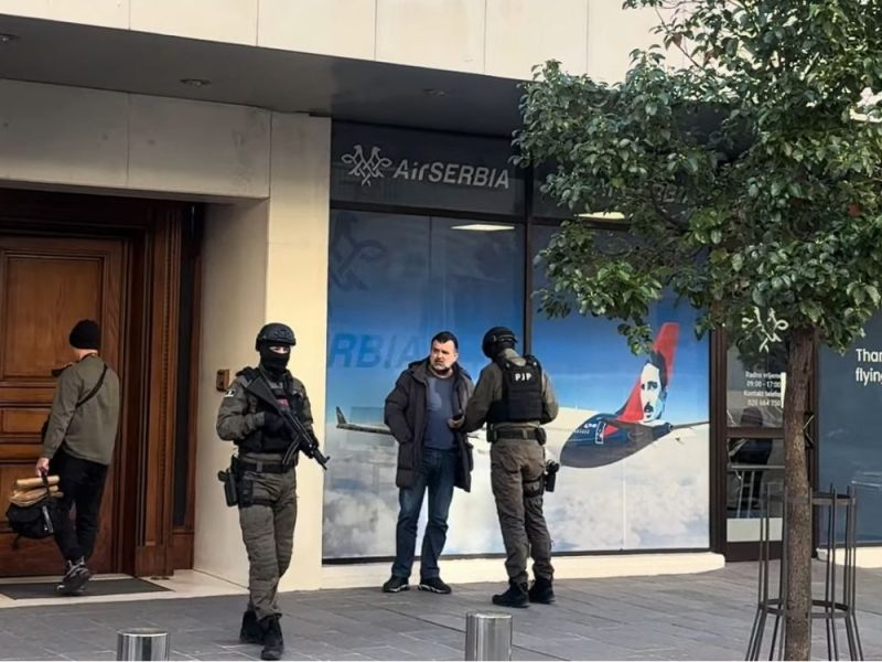 INSPEKTORI PRETRESAJU IMOVINU: Policija u Crnoj Gori opkolila zgradu u kojoj živi brat Mila Đukanovića!