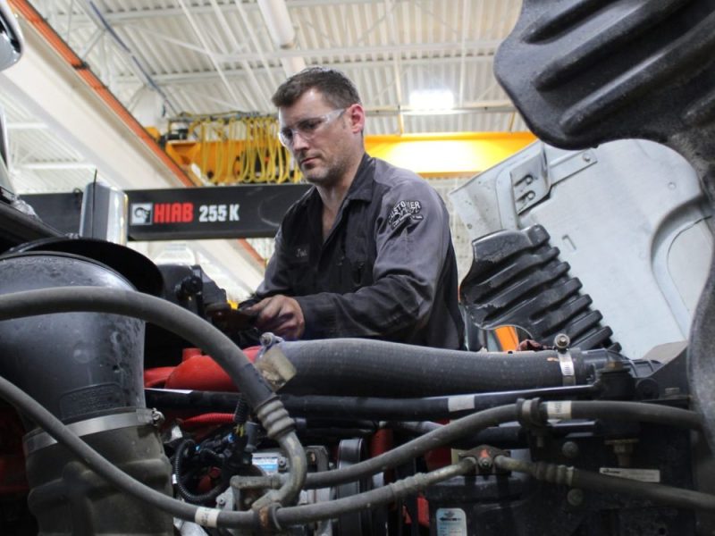 OGLAS, HITNO! Potreban iskusan mehaničar za kamione, plata VRHUNSKA!