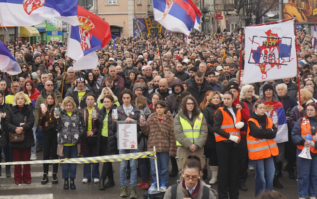 STUDENTI OBELEŽAVAJU DAN DRŽAVNOSTI: Završen veliki skup u Kragujevcu, kolona kreće ka Orašcu!