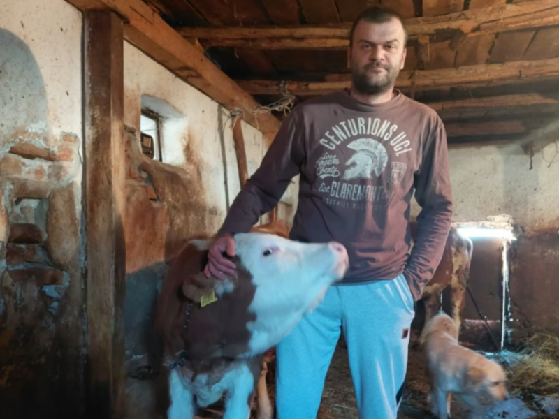 „PRETILI SU DA ĆE DA MI LOME NOGE, PRESRETALI MOJU PORODICU“: Milošu su posle učešća na protestima otkazali otkup mleka! (VIDEO)