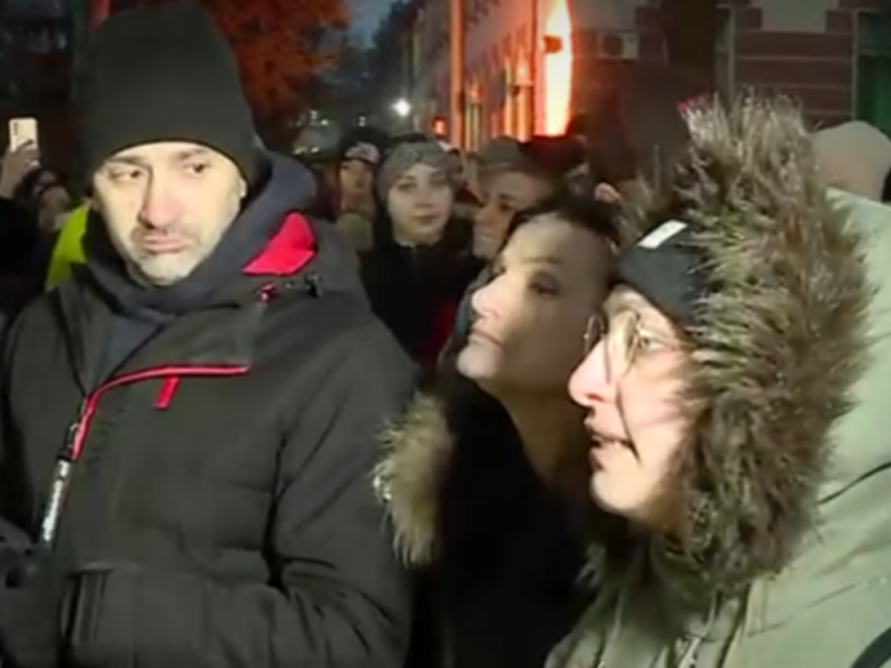 DRUGI DAN PROTESTA ISPRED BOLNICE U ČAČKU ZBOG SMRTI MALE EME (4), DIREKTOR PORUČIO: „Ako postoji propust odgovaraće krivac!“ (VIDEO)