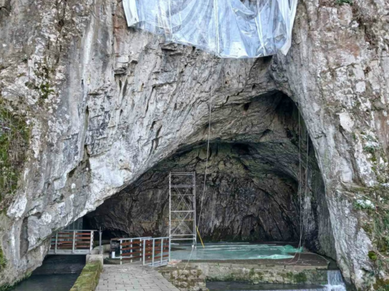 BAHATOST BEZ GRANICA: Beogradska firma bušila stene i uništila Petničku pećinu zbog privatne žurke!