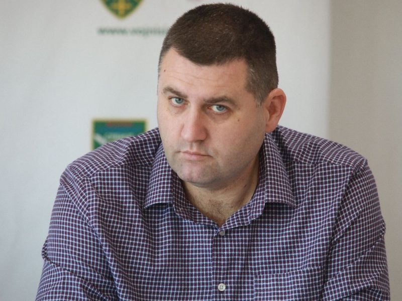 „NASTAVLJA SE PRITISAK VBA NA MENE I MOJU PORODICU“: Bivši predsednik Vojnog sindikata saslušan zbog navodnog falsifikovanja isprava!
