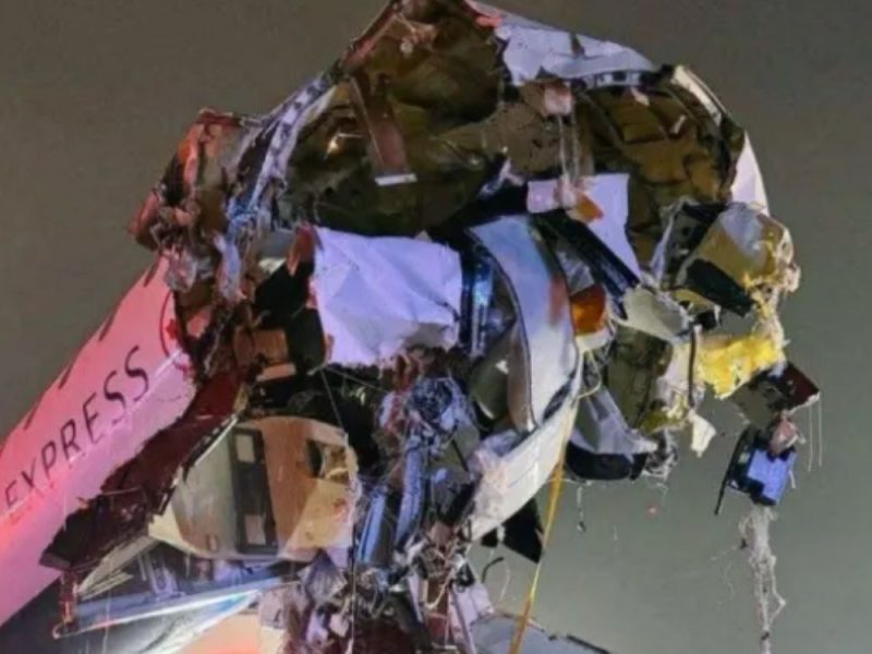 ČUDO NA AERODROMU U NJUJORKU: Stjuardesa preživela jeziv sudar, pronašli je vezanu za sedište van aviona!