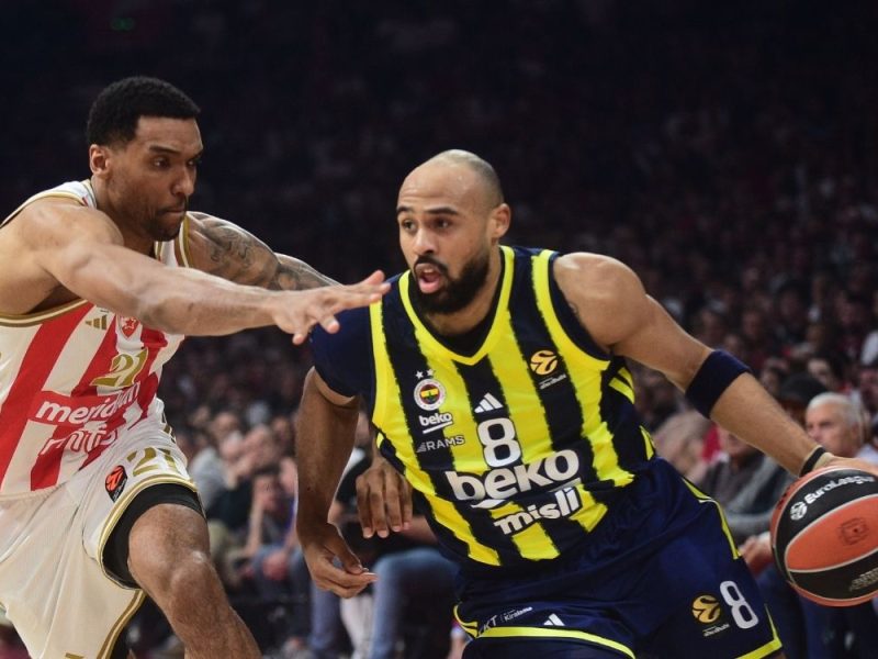 PAO ŠAMPION I NJEGOV NIZ OD 19 POBEDA: Zvezda u paklu Arene srušila moćni Fenerbahče! (VIDEO)