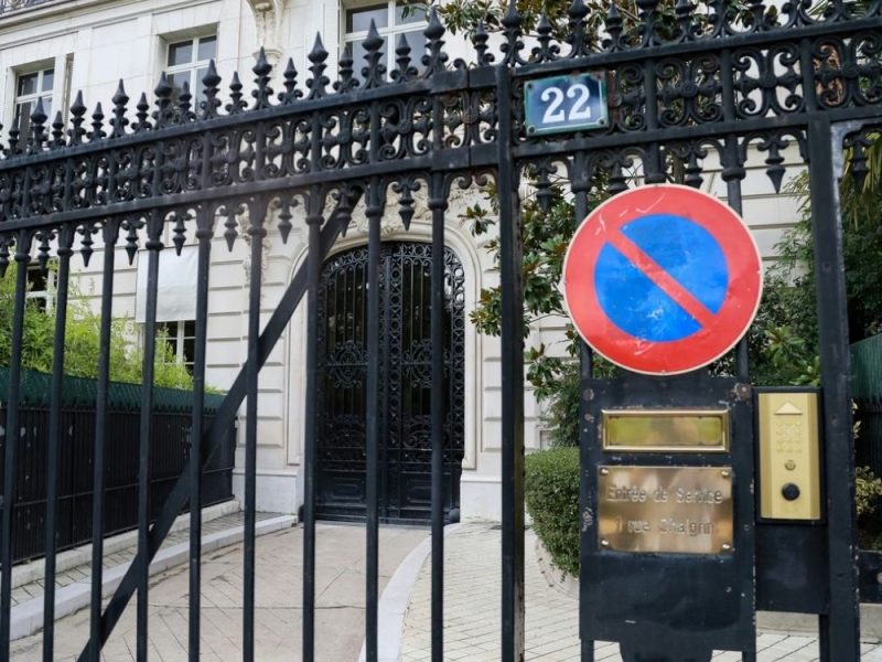 DOSIJE EPŠTAJN TRESE FRANCUSKU: Policija upala u banku Rotšilda, na udaru diplomate i svetska elita!