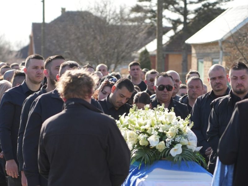 SAHRANJEN BRAT DARKA LAZIĆA: Porodica i prijatelji bajkeri ga ispratili na večni počinak!