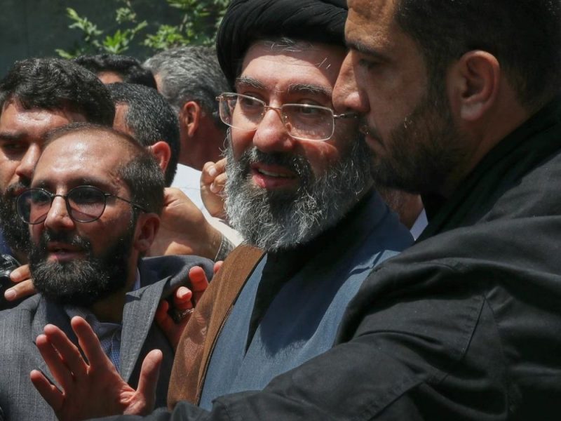 PRVA NAREDBA NOVOG VOĐE IRANA Modžtaba Hamnei prelomio da očeve direktive ostaju na snazi, nema smena u vrhu vlasti!