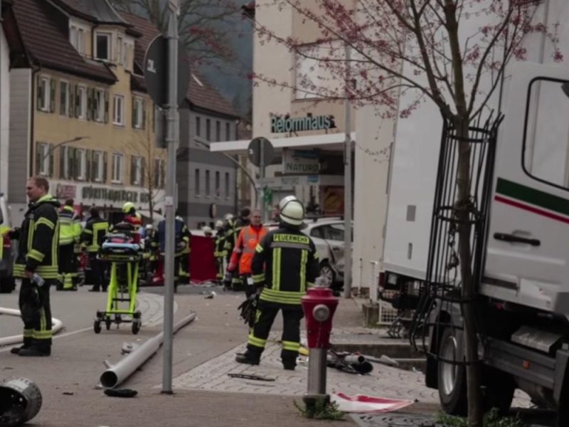 TRAGEDIJA U NEMAČKOJ: Nastradala žena (29) sa Kosmeta i njen trogodišnji sin, kamion ih pokosio na trotoaru!
