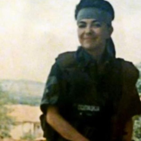 IZDAHNULA NA RUKAMA MUŽA DOK JE SPASAVALA RANJENIKE: Potresna sudbina heroine Slađane koja je dala život za Kosmet! (FOTO)