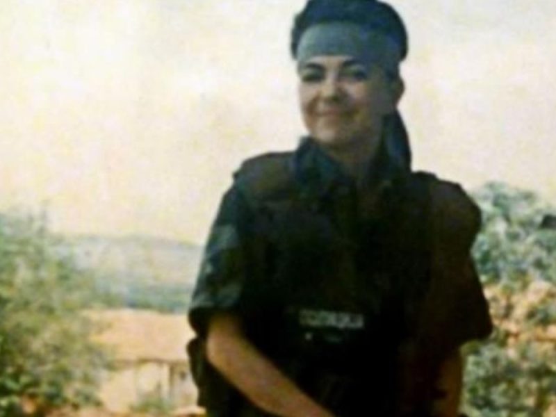 IZDAHNULA NA RUKAMA MUŽA DOK JE SPASAVALA RANJENIKE: Potresna sudbina heroine Slađane koja je dala život za Kosmet! (FOTO)