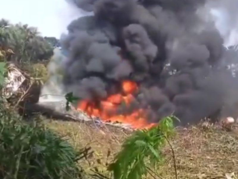 SRUŠIO SE VOJNI AVION U KOLUMBIJI: Poginulo osam, a povređeno više od 80 putnika! (VIDEO)