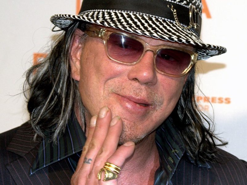 LEGENDARNI HOLIVUDSKI GLUMAC NA ULICI: Miki Rurk izbačen iz kuće nakon što je odbio 100.000 dolara pomoći od fanova!