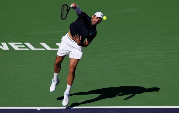 PRVI SET KATASTROFA, A ONDA FENIKS USTAJE IZ PEPELA: Đoković se mučio ali pobedio Poljaka i započeo pohod na Indijan Vels! (VIDEO)