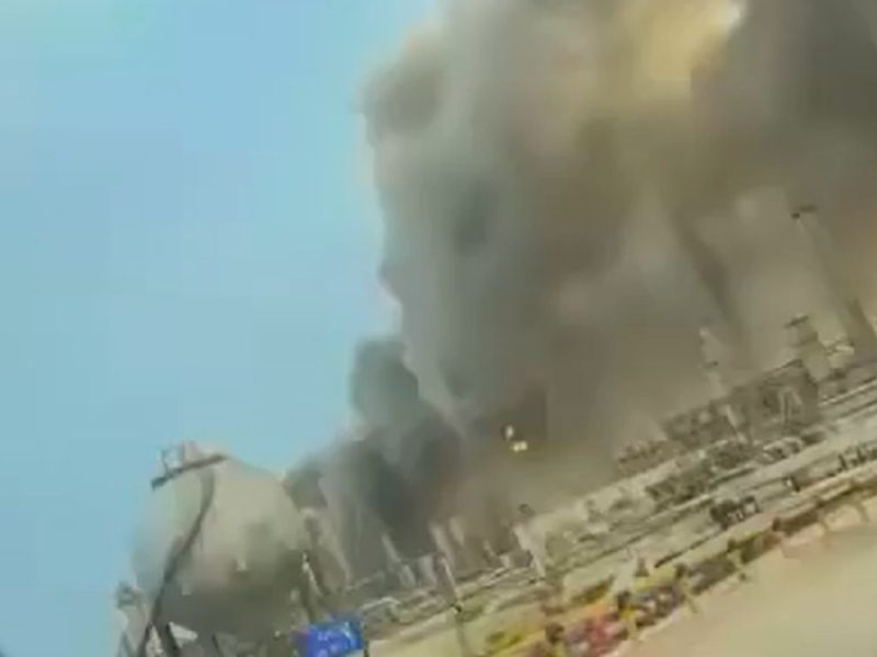 GORI SRCE SAUDIJSKE NAFTNE IMPERIJE: Iran pogodio najveću rafineriju na Bliskom istoku! (VIDEO)