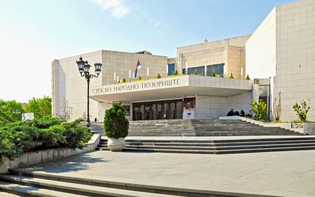 NOVI INCIDENT U NOVOM SADU: Srušili se delovi nadstrešnice Srpskog narodnog pozorišta!