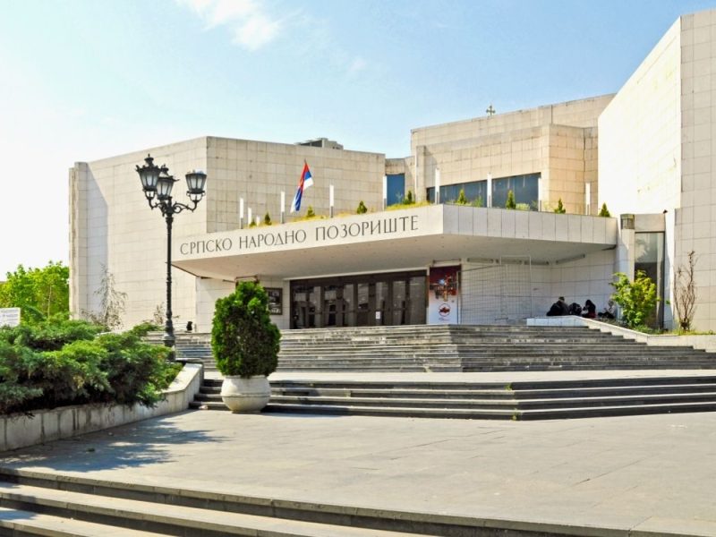 NOVI INCIDENT U NOVOM SADU: Srušili se delovi nadstrešnice Srpskog narodnog pozorišta!