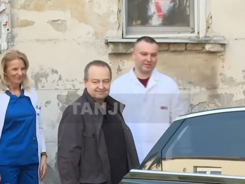 IVICA DAČIĆ IZAŠAO IZ BOLNICE: Ministar posle dve nedelje pušten kući, evo kada se vraća na dužnost! (VIDEO)