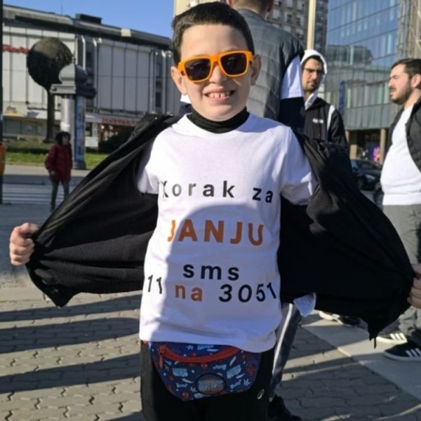 MALI JAKOV (8) PREPEŠAČIO VIŠE OD 50 KILOMETARA ZA SESTRU: Janja jedina u Evropi boluje od ove bolesti i potrebna joj je naša pomoć!