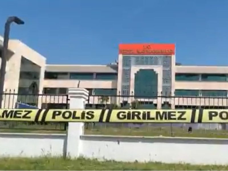 DRAMA U TURSKOJ: Muškarac otvorio vatru u zgradi vlade, specijalci opkolili objekat! (VIDEO)