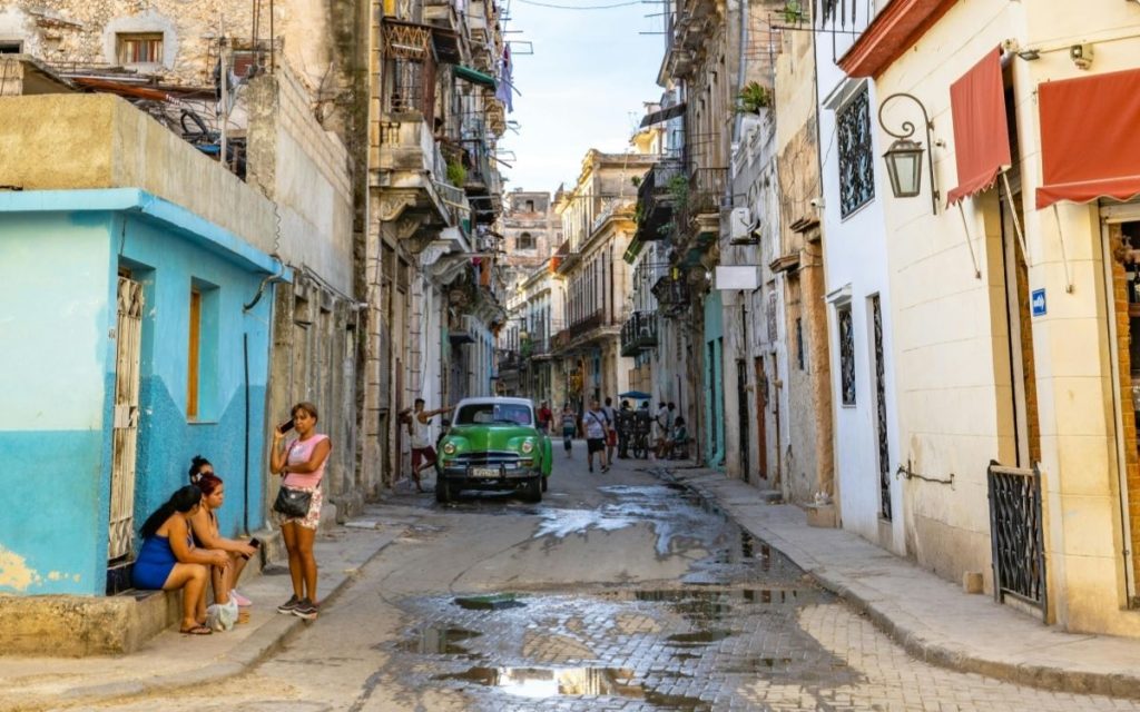 KUBA U POTPUNOM MRAKU: Nestalo struje na čitavom ostrvu, američka blokada gurnula zemlju u nezapamćenu krizu!