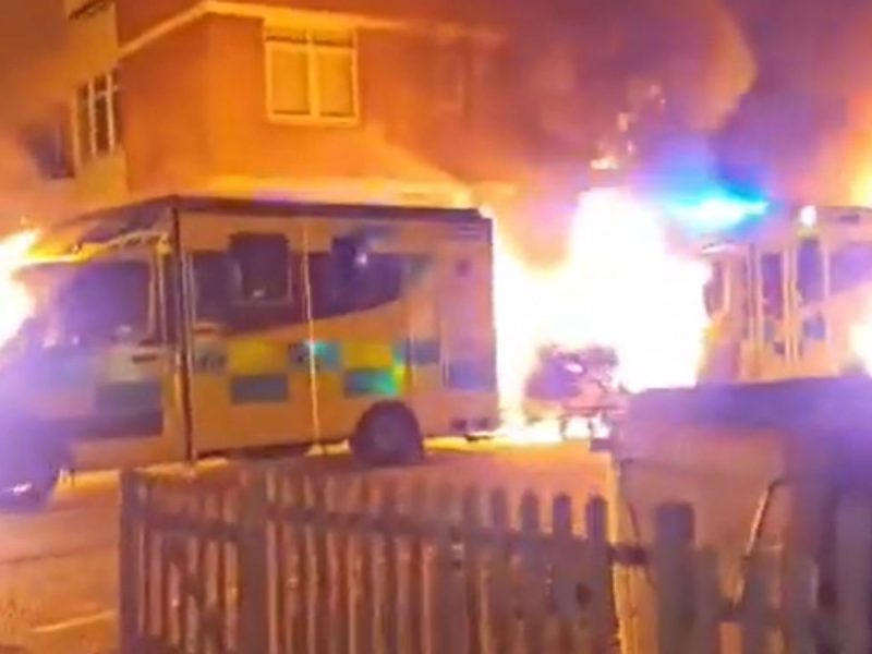 NOĆNI NAPAD U LONDONU: Zapaljena četiri vozila jevrejske hitne pomoći, policija sumnja na zločin iz mržnje!